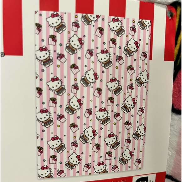 *NEW* Hello Kitty Hamburger Blanket. - Picture 3 of 4